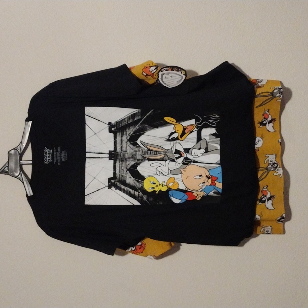 Looney tunes two shirts size XXXL black and Orange